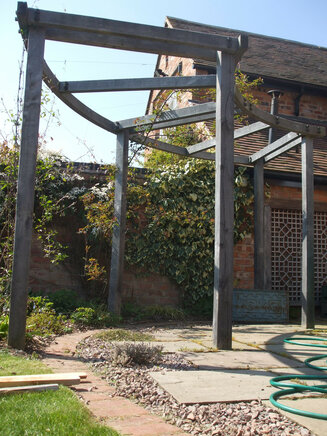 Quadrant pergola